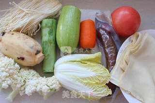 杂蔬砂锅菜——冬日暖身必备的做法步骤：1