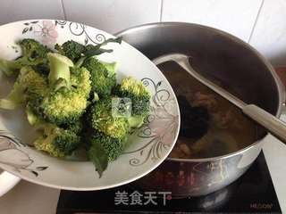西兰花母鸡汤的做法步骤:6