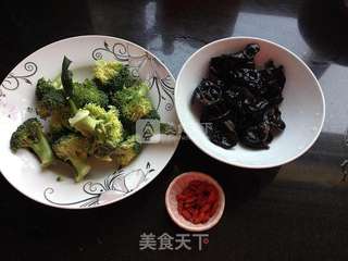 西兰花母鸡汤的做法步骤:4