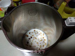 奶香花生露的做法步骤:2