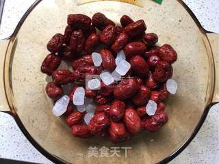 桂花蜜汁红枣的做法步骤:2
