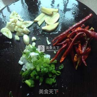 辣子鸡丁的做法步骤:2