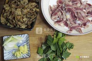 白椒鸡胗(白辣椒鸡胗,卜辣椒鸡胗)的做法步骤:2