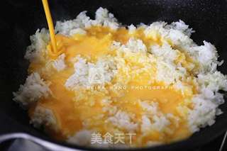 黄金炒饭的做法步骤:4