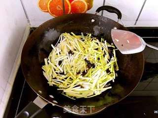 蒜黄木耳炒鸡蛋的做法步骤:5