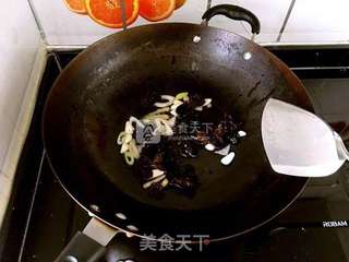 核桃仁炒菜花的做法步骤:2