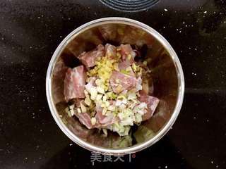 金玉满堂—小米蒸排骨的做法步骤:2