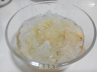 美容养颜靓汤——木瓜银耳糖水的做法步骤:2