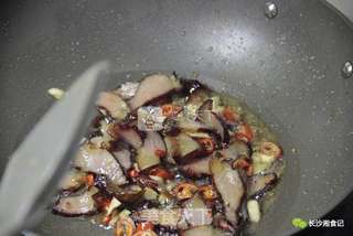 冬笋炒腊肉的做法步骤:5