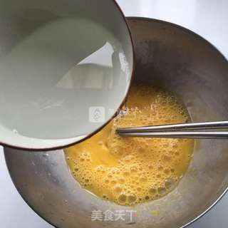 小虾米炒蛋的做法步骤:3