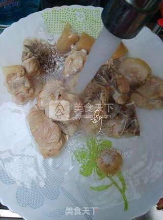 何首乌黑豆煲猪尾的做法步骤:6