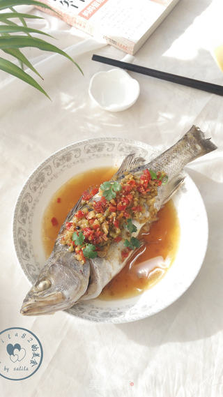 剁椒榨菜蒸海鲈鱼的做法步骤:8
