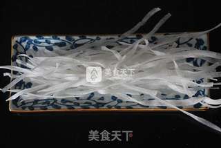 小鸡炖蘑菇(农家柴鸡榛蘑炖粉条子)的做法步骤:2