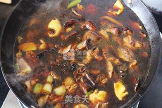小鸡炖蘑菇(农家柴鸡榛蘑炖粉条子)的做法步骤:9