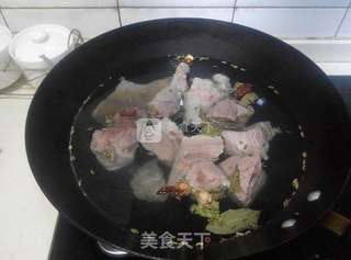 陕西名吃——腊汁肉夹馍的做法步骤:4