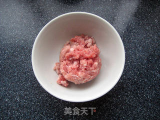 鲜香汤米线:一把虾皮 秒变高汤的做法步骤:2