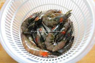 香料盐焗虾的做法步骤:2