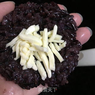 芝心黑米饭团的做法步骤:6