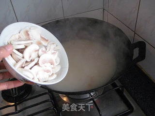 鲜香汤米线:一把虾皮 秒变高汤的做法步骤:12