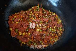 电饭煲香肠杂蔬煲仔饭的做法步骤:4