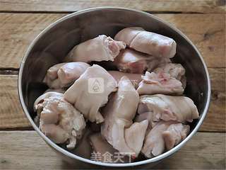 电压力锅版卤猪蹄的做法步骤：1