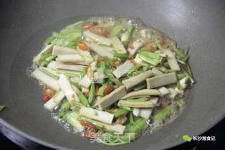 湘食记美食|芹菜炒香干的做法步骤:5