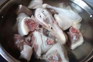 薏米莲子老鸭汤的做法步骤:2
