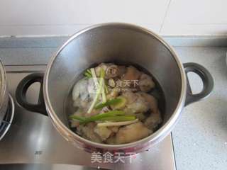 酸汤辣猪手的做法步骤:4