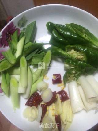 蒜苗青椒
回锅肉的做法步骤:2