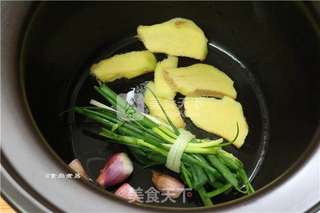 姜葱砂锅鸡的做法步骤:5