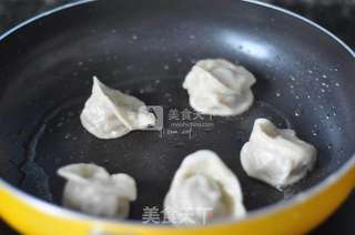 蛋煎饺子的做法步骤:5