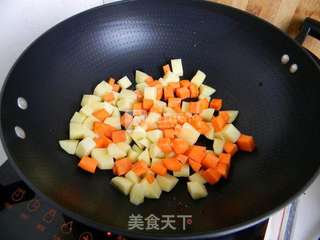 土豆胡萝卜焖饭的做法步骤:4