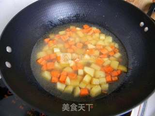 土豆胡萝卜焖饭的做法步骤:7