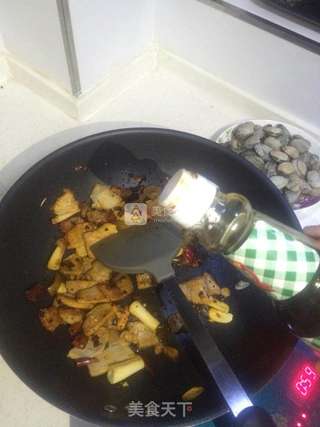 蒜苗青椒
回锅肉的做法步骤:8