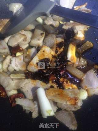 蒜苗青椒
回锅肉的做法步骤:6