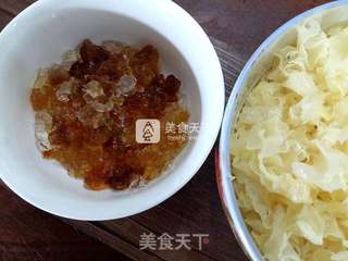 桃胶银耳羹的做法步骤:2