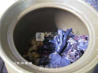 花旗参炖乌鸡的做法步骤:5