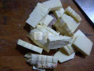 雪菜冬笋煮猪蹄的做法步骤：3