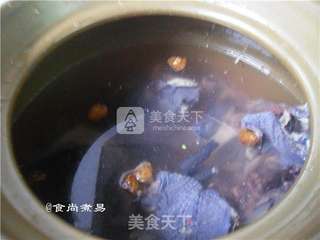花旗参炖乌鸡的做法步骤:6
