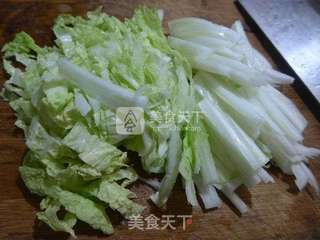 榨菜丝五花肉炒白菜的做法步骤：2