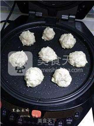 【自制健康美味小吃】黑椒鱼饼的做法步骤:6