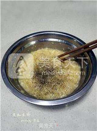 【自制健康美味小吃】黑椒鱼饼的做法步骤:3