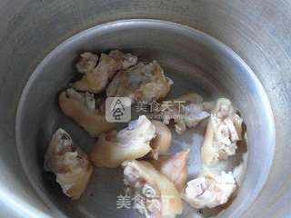雪菜冬笋煮猪蹄的做法步骤：4