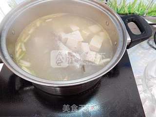 平菇豆腐鱼汤的做法步骤:5
