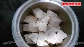 香芋红烧肉的做法步骤:2