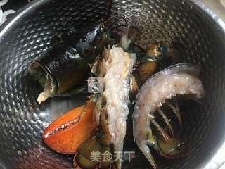 蒜蓉粉丝蒸龙虾的做法步骤：2