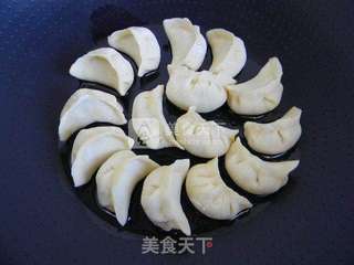 蛋煎饺子的做法步骤:11