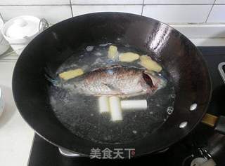 清淡滋补——鲫鱼豆腐汤的做法步骤:4