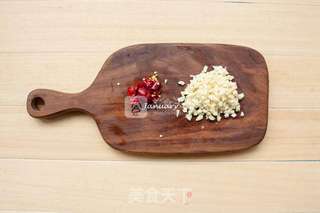避风塘虾仁的做法步骤:3