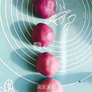 紫薯玫瑰花环馒头的做法步骤:8